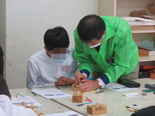 金沢市立中村町小学校の出前はんこ講座です。