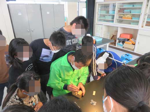 金沢市立伏見台小学校の出前はんこ講座です。