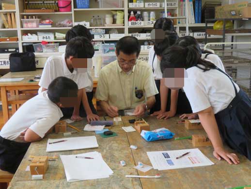 川北町中島小学校の出前はんこ講座です。